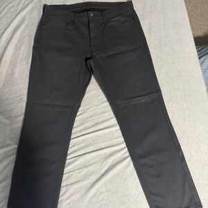 Men’s Black Levi’s Jeans